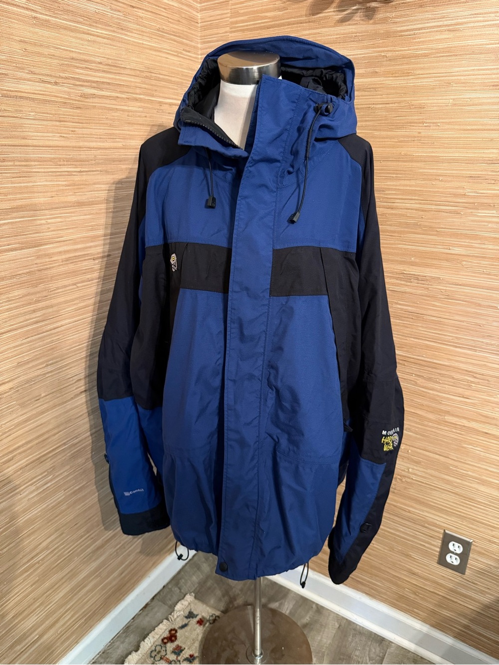 Mountain Hardwear Blue and Black Ski Jacket with Hood